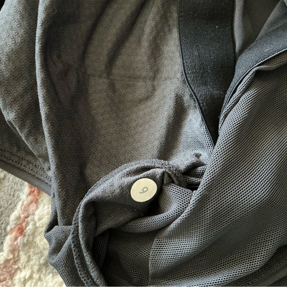 Lululemon V-Neck Tank Top Shirt Yoga Sleeveless Size 6 - Picture 2 of 2